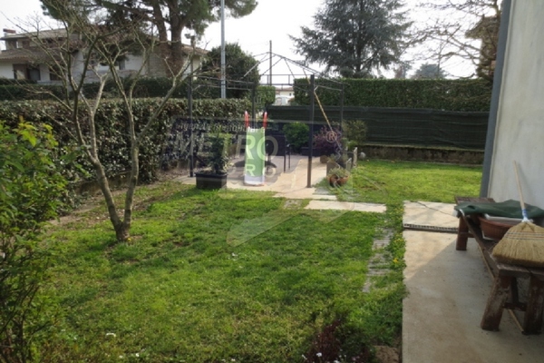 giardino fianco - UNIFAM. AFFIANCATA THIENE (VI) NORD 